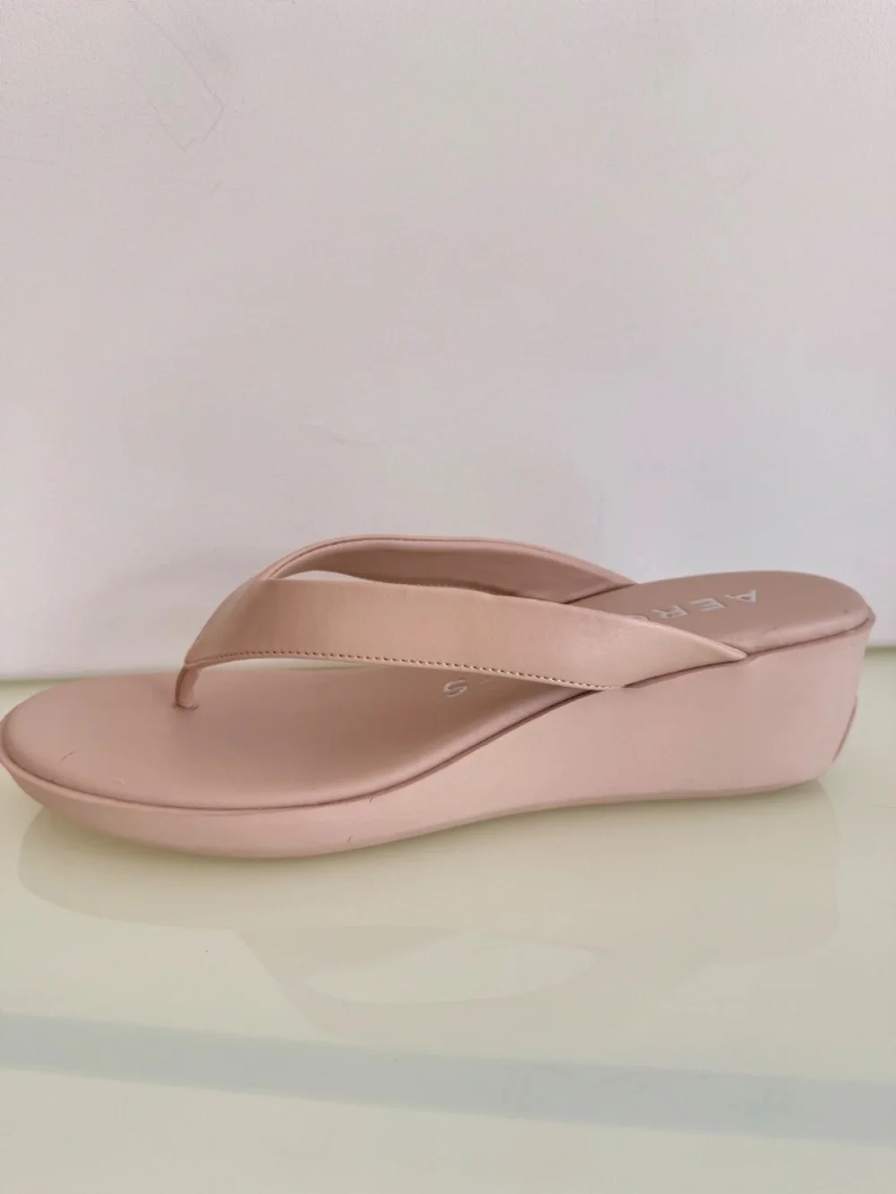 Aerosoles Isha Cipria Pu Cream Wedge Flip Flop Sandals Size 9 EUC